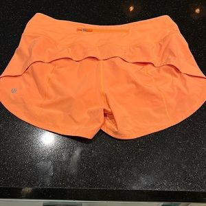 Lululemon size 8 Speed Up short orange